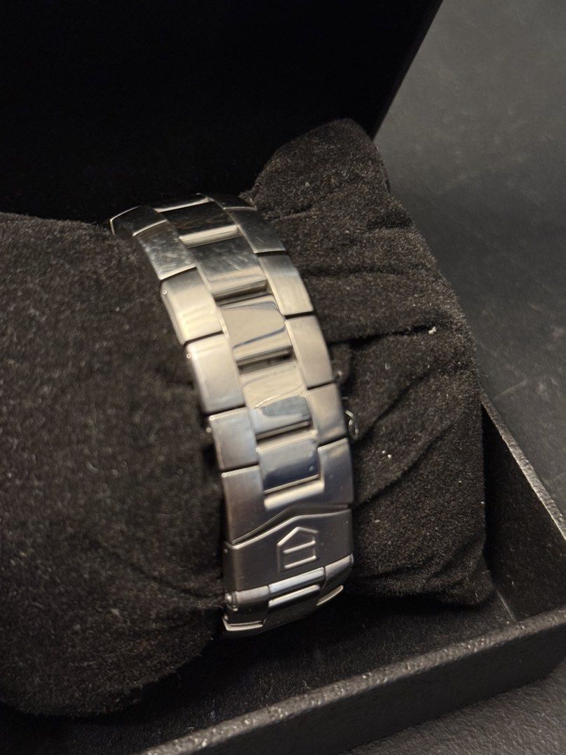 Tag Heuer Professional Kirium 200m (Category: Luxury Watches) located in Manila. Submitted by mcomnz (Listing ID 1433881010, Image 2). Description: FOR SALE: Tag Heuer Kirium WL1112-0 Sunburst Black Dial Case Size 37mm Lug to Lug 42mm Quartz Good Condition, Minimal Scratches With Box, Case, Extra Links, Card and Guarantee Booklet 30k Muntinlupa City.
