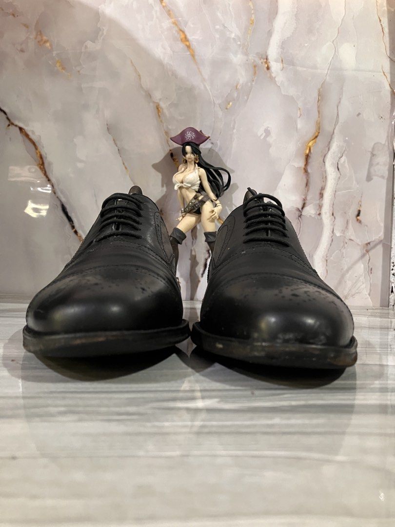 TANDY BLACK LEATHER SHOES SIZE 8 MEN (Category: Dress Shoes) located in General Mariano Alvarez. Submitted by adonid (Listing ID 1433795719, Image 3). Description: TANDY BLACK LEATHER SHOES ORIGINAL RANDY BLACK LEATHER SHOES GOOD CONDITION NORMAL SIGN OF USAGE ONLY SIZE 8 MEN.