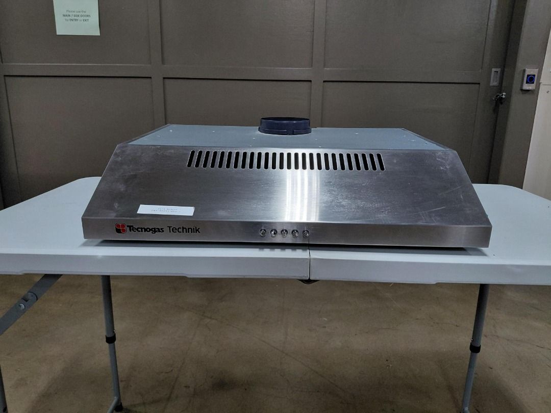 Tecnogas Technik Range Hood – Slightly Used, Good Condition (Category: Cookers) located in Quezon City. Submitted by qc_usedsurplusmaterials.ph (Listing ID 1433850535, Image 2). Description: Upgrade your kitchen with this Tecnogas Technik stainless steel range hood, designed to efficiently remove smoke, fumes, and grease during cooking. Details & Features: Brand: Tecnogas Technik Condition: Slightly used / Good condition Stainless steel body Effe