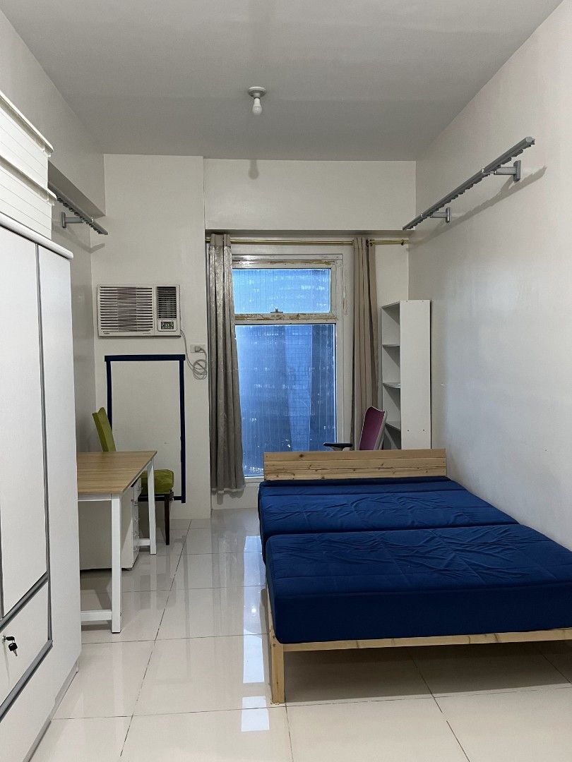 THE Currency Tower studio unit for sale (Category: Apartments & Condos) located in Pasig City. Submitted by satine715 (Listing ID 1373403272, Image 1). Description: im selling my 25sq m unit condo. The Currency Tower is in F Ortigas Jr Rd (formerly Emerald Ave). Location is great with walkable sidewalks that close to vehicles on weeked so residents can maximize health and welness activities like cycling. Mercury Drug is right at the ground floor 