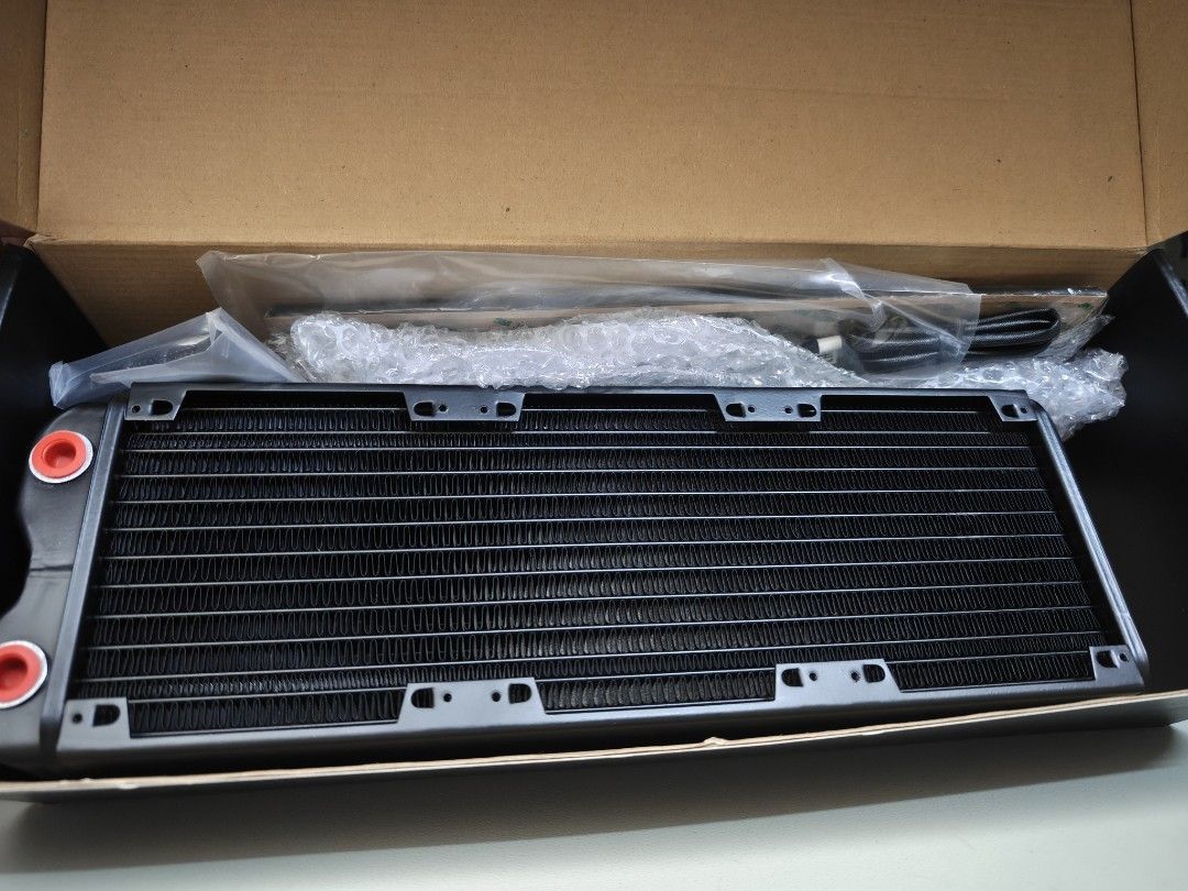 Thermaltake Pacific RL360 plus radiator473964914798110721