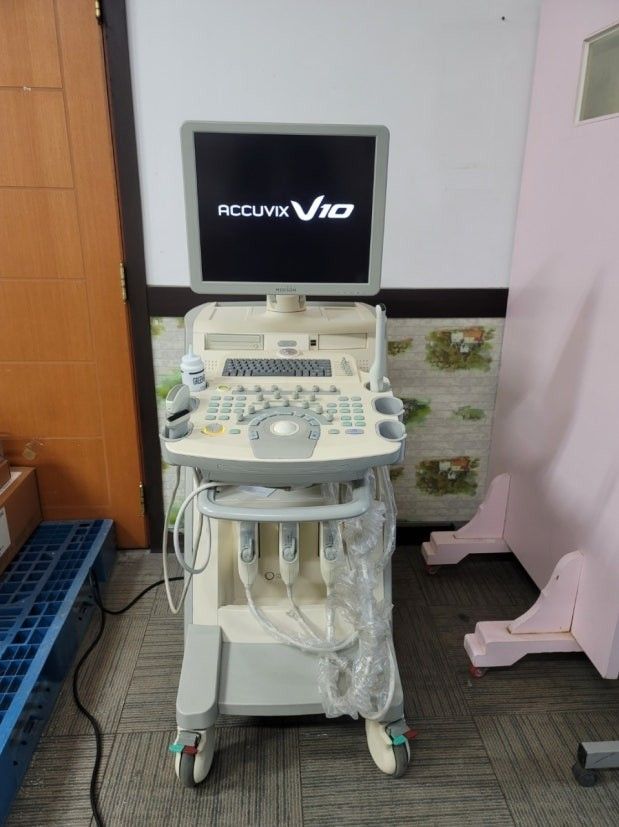 Ultrasound Machine (Category: Medical Supplies & Tools) located in Angeles City. Submitted by ryainramos (Listing ID 1433837408, Image 1). Description: Samsung medison Accuvix v10 3 probes Convex Linear Transv.