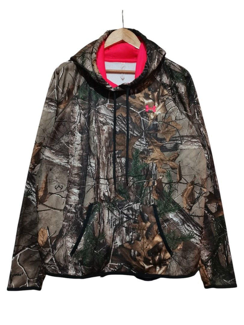 Under Armour Camo Hoodie (Category: Coats, Jackets and Outerwear) located in Manila. Submitted by eagerbeaverph (Listing ID 1433975527, Image 1). Description: - Under Armour camo hoodie - Size: XL/TG/GG/BARDOW/LL - Features a front pocket - Under Armour logo on chest - Drawstring hood - Storm technology - Style number: 1286051 Underarmour real tree camo hoodie Xl L 27 inches W 24 Good condition Minimal signs of usage .