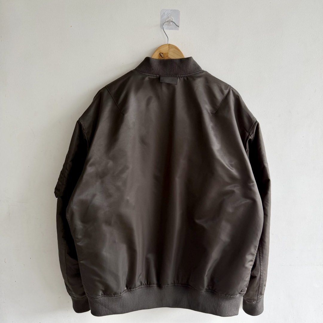 Uniqlo +J Hybrid Down Oversized Blouson (Category: Coats, Jackets and Outerwear) located in Paranaque City. Submitted by headyslimane (Listing ID 1433785660, Image 3). Description: Uniqlo X +J Hybrid Down Oversized MA-Blouson Quilted inside XL on tag 27 Width 29 Length Excellent to new condition.