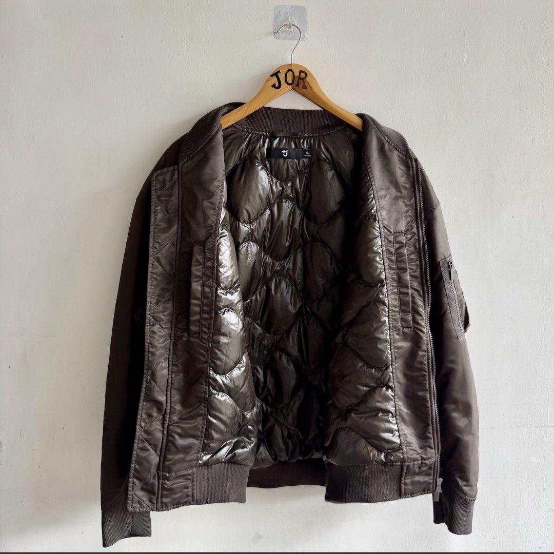 Uniqlo +J Hybrid Down Oversized Blouson (Category: Coats, Jackets and Outerwear) located in Paranaque City. Submitted by headyslimane (Listing ID 1433785660, Image 2). Description: Uniqlo X +J Hybrid Down Oversized MA-Blouson Quilted inside XL on tag 27 Width 29 Length Excellent to new condition.