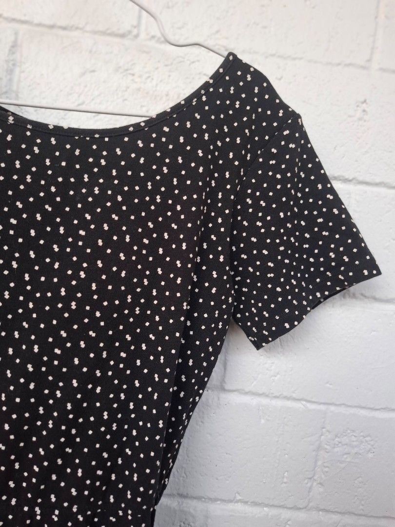 Uniqlo Polka Dot Dress (Category: Dresses) located in Pilar. Submitted by missteapot (Listing ID 1433866864, Image 2). Description: - Black dress with white polka dots - Size M - Built-in bra - Bust: 80-86 cm - Short sleeves - Scoop neckline - Made in China - Fabric: Cotton and Spandex.