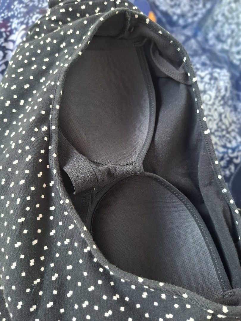 Uniqlo Polka Dot Dress (Category: Dresses) located in Pilar. Submitted by missteapot (Listing ID 1433866864, Image 3). Description: - Black dress with white polka dots - Size M - Built-in bra - Bust: 80-86 cm - Short sleeves - Scoop neckline - Made in China - Fabric: Cotton and Spandex.