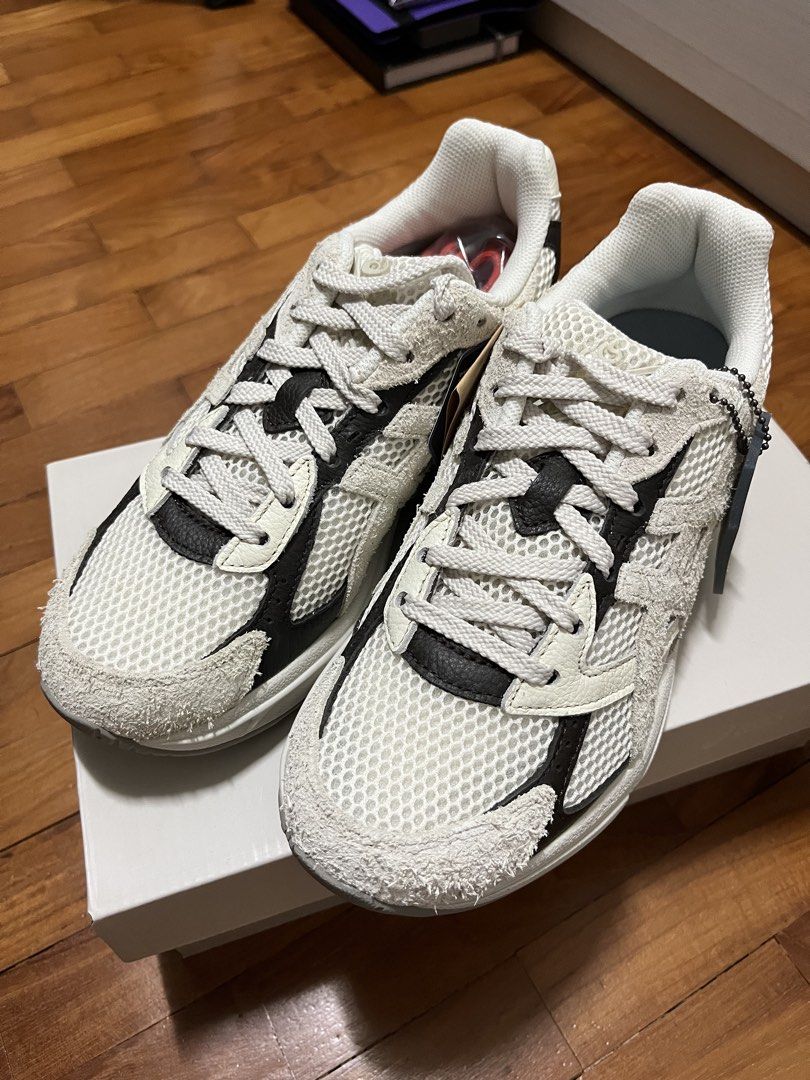 (US7.5) HAL Studios x ASICS GEL-1130 Glacier (Category: Sneakers) located in Singapore. Submitted by drome (Listing ID 1433890724, Image 2). Description: Brand new, never worn — selling for below retail. Comes with extra red rope laces and original hang tag. Slight nego for fast deal at my convenience..