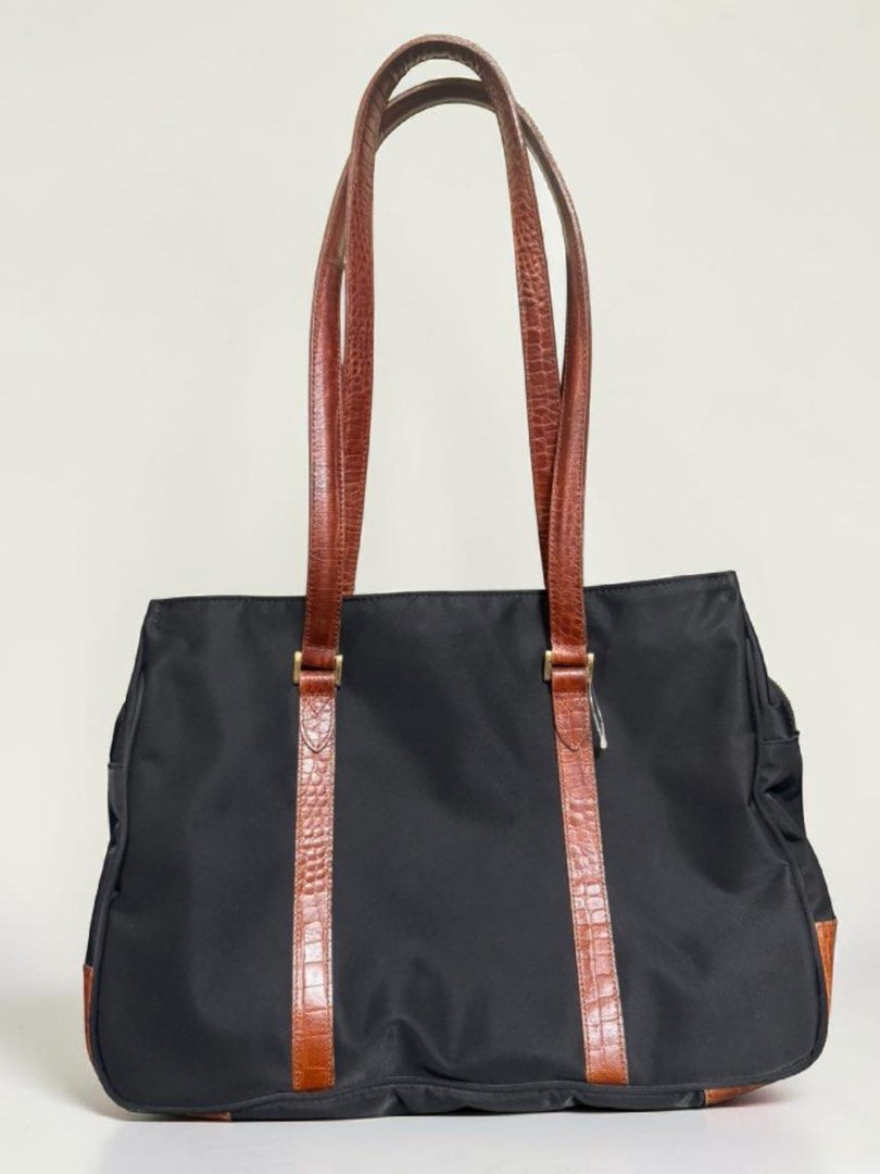 Valentino Garavani Tote bag (Category: Luxury Bags & Wallets) located in Batangas. Submitted by stopandshopforluxury (Listing ID 1433940577, Image 2). Description: Guaranteed Original 💯 No flaws, can send more photos upon request. What you see is what you get. Shipping via Lalamove, J&T, and LBC Disclaimer: This is a preloved bag. Actual condition is shown in photos. Expect normal signs of wear. Colors may slightly vary due to lighting. Please c