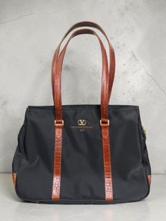 (Category: ) located in . Submitted by stopandshopforluxury (Listing ID 1433940577, Image 1). Description: .