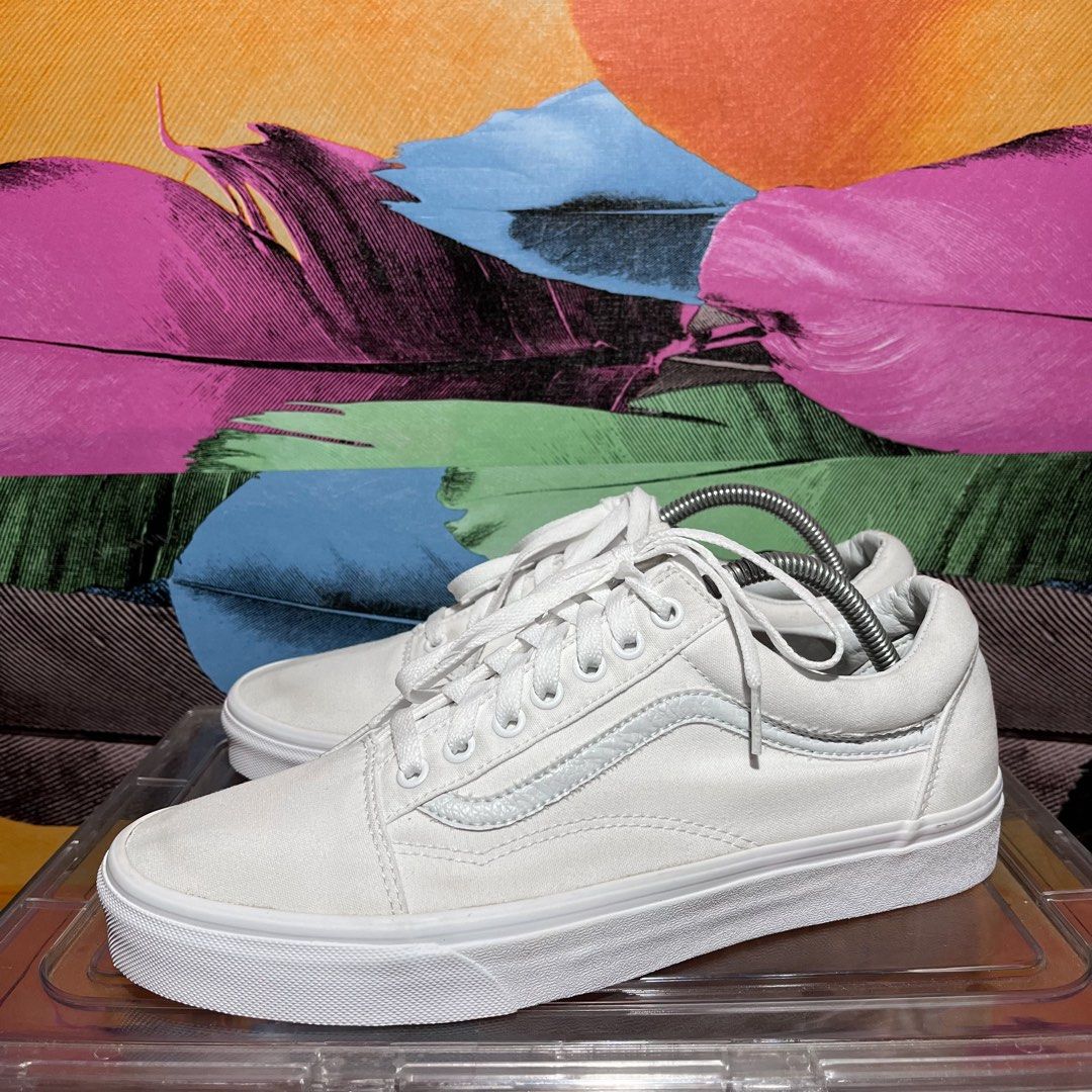 Vans Old Skool White Sneakers (Category: Sneakers) located in Leyte. Submitted by shoptastic_ph (Listing ID 1433972287, Image 1). Description: - White Vans Old Skool sneakers - Classic white canvas upper with side stripe - White laces and sole - Size: US Men 10, US Women 11, EUR 43, CM 28 - Made in Vietnam.