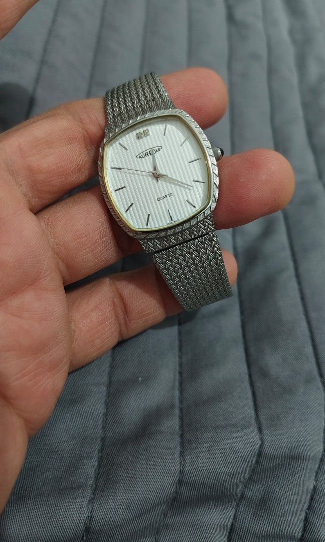 Vintage Aureole ( Made in Japan ) (Category: Women's Watches) located in Cebu City. Submitted by aceoftime (Listing ID 1433948969, Image 1). Description: In good working condition Made in Japan Ref: 32SW-430M Features silver-tone finish & Integrated mesh bracelet Elegant tonneau-shaped silver-tone case with textured, patterned bezel A nice linen textured dial with minimalisr hour markers and hands Millanese atyle band that blends seamlessly into 