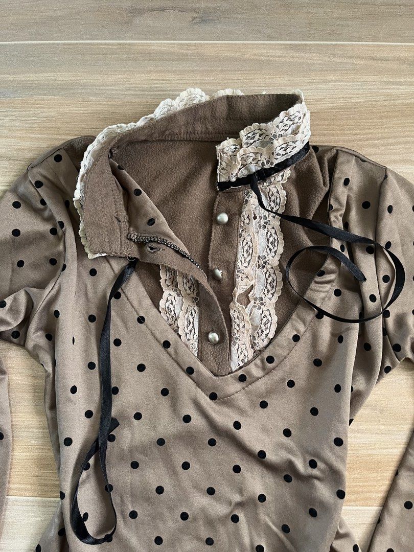 vintage layered polka lace top (Category: Longsleeves) located in Pasay City. Submitted by prettiest_girl_in_the_world (Listing ID 1433887364, Image 3). Description: - size small to medium - length 23in - no issue/s - sf to be covered by the buyer.
