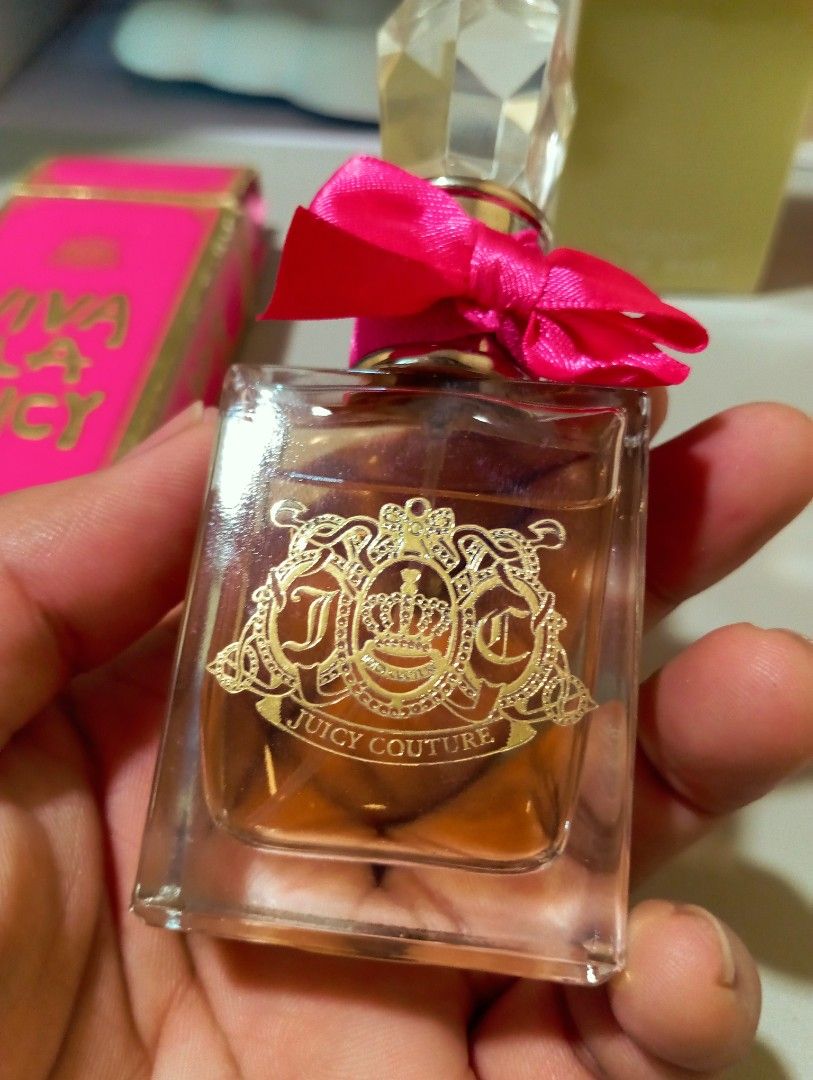 Viva La Juicy Perfume (Category: Fragrance & Deodorants) located in Cavite. Submitted by aether-elementph_11 (Listing ID 1433785226, Image 3). Description: Juicy Couture Perfume Original 📍 Italy 🇮🇹.
