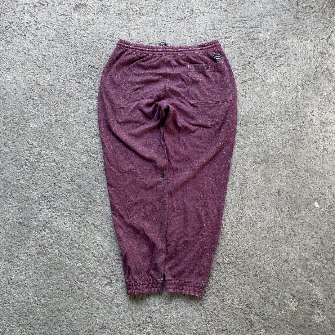 Volcom Stone ‘burgundy’ Jogger Pants (Category: Joggers) located in Cebu City. Submitted by jaydeeace (Listing ID 1433918681, Image 2). Description: Volcom Stone ‘burgundy’ Jogger Pants Medium Waistline 28-38 Length 37 Excellent condition Dm if Interested 📩.