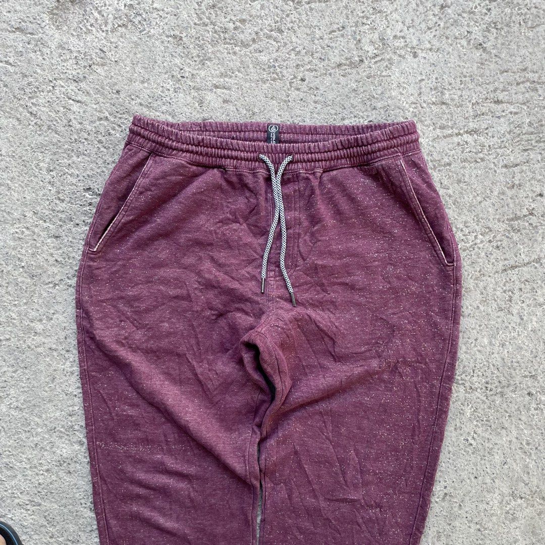 Volcom Stone ‘burgundy’ Jogger Pants (Category: Joggers) located in Cebu City. Submitted by jaydeeace (Listing ID 1433918681, Image 3). Description: Volcom Stone ‘burgundy’ Jogger Pants Medium Waistline 28-38 Length 37 Excellent condition Dm if Interested 📩.