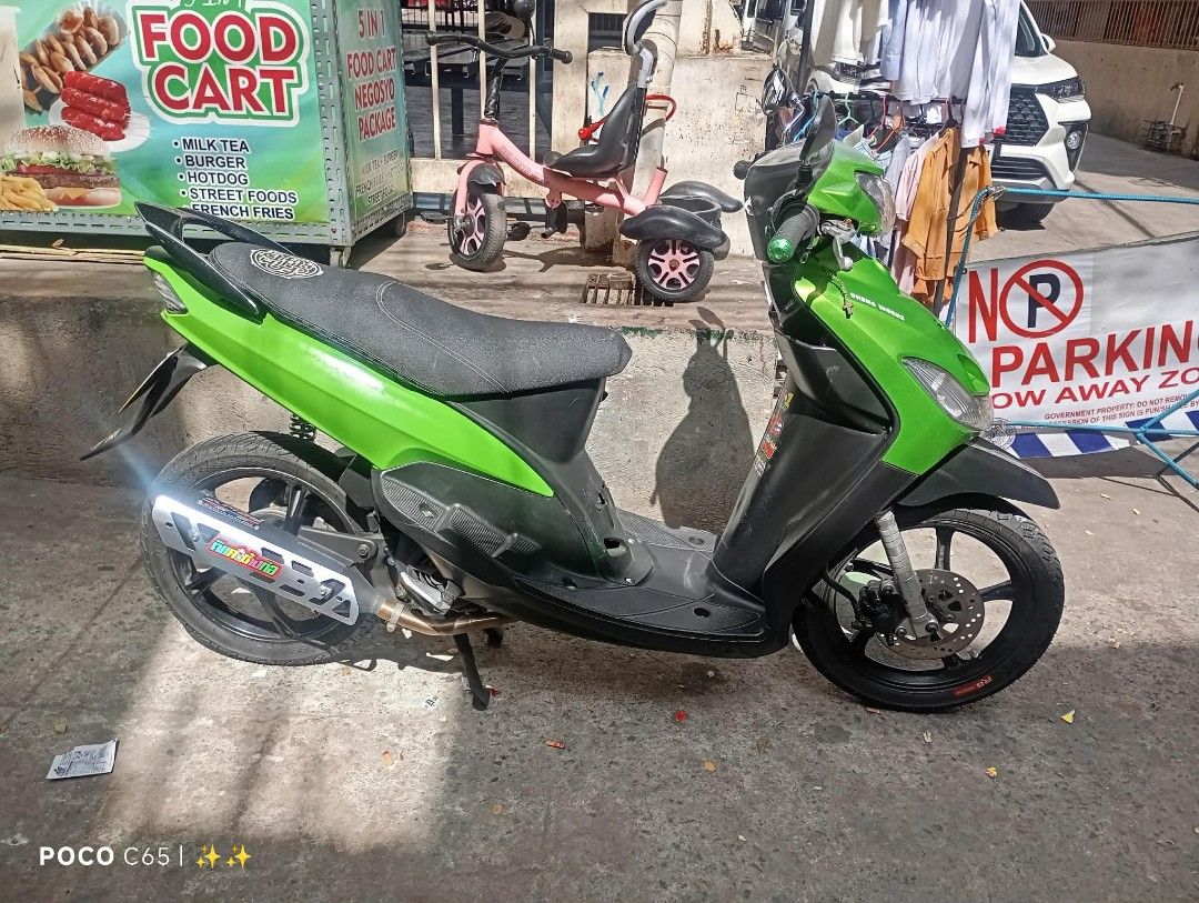 Yamaha Mio Motorcycle - Green (Category: Motorbikes for Sale) located in Manila. Submitted by jrjaqueli42535 (Listing ID 1433794905, Image 2). Description: Green and black Yamaha Mio motorcycle. Features a black seat and exhaust. The motorcycle is parked on a concrete surface. The images show the motorcycle from multiple angles..