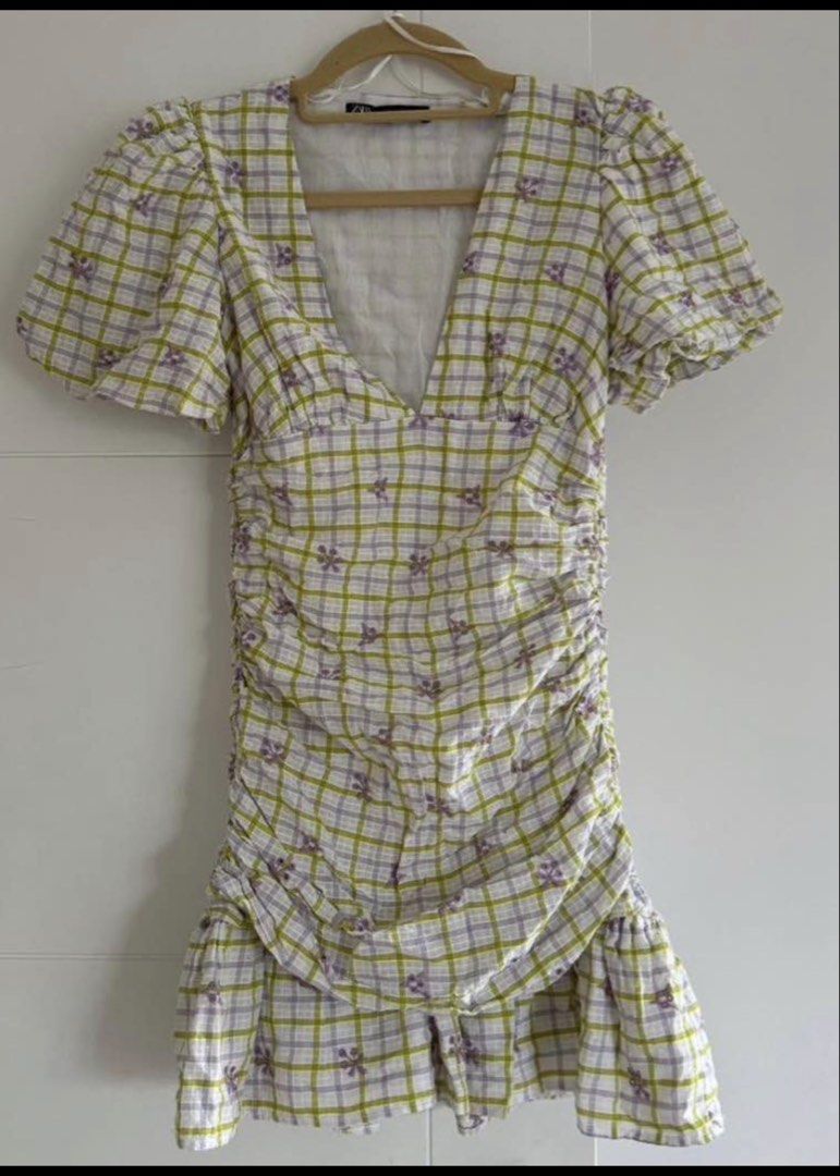 Zara Floral Mini Dress (Category: Dresses) located in Pasay City. Submitted by theprelovededit.2026 (Listing ID 1433869539, Image 2). Description: - Zara mini dress - Size: M - Features: V-neck, short puff sleeves, floral pattern, ruched design, and ruffled hem - Made in India.