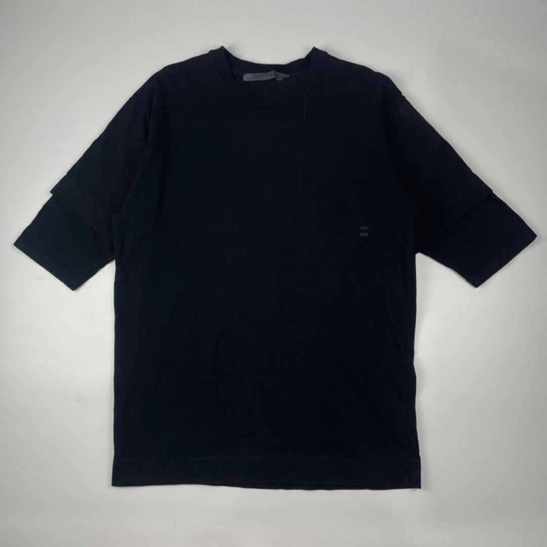 1017 Alyx 9sm Layered Sleeve Tshirt (Category: Tshirts & Polo Shirts ) located in Bacolod City. Submitted by cast.archives (Listing ID 1434108770, Image 1). Description: 1017 Alyx 9sm Layered Sleeve Tshirt Size: Large fit Condition: Very good Flaw: Need wash.