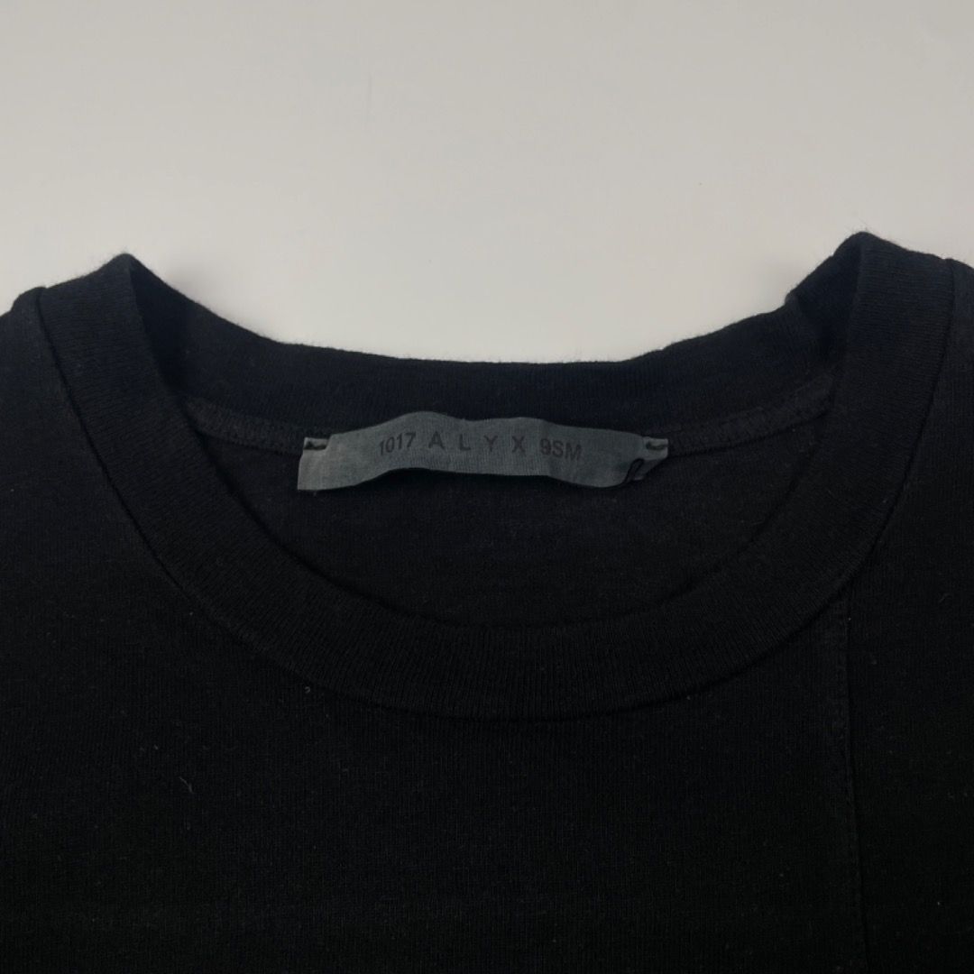 1017 Alyx 9sm Layered Sleeve Tshirt (Category: Tshirts & Polo Shirts ) located in Bacolod City. Submitted by cast.archives (Listing ID 1434108770, Image 3). Description: 1017 Alyx 9sm Layered Sleeve Tshirt Size: Large fit Condition: Very good Flaw: Need wash.