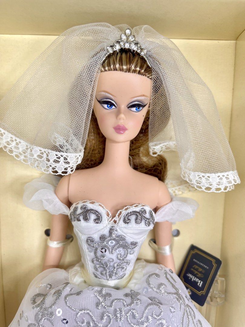 (2013) Barbie silkstone “principessa” (GOLD LABEL) (Category: Figurines & Statues) located in Mandaluyong City. Submitted by yentruoc_420 (Listing ID 1434097135, Image 3). Description: -NRFB .