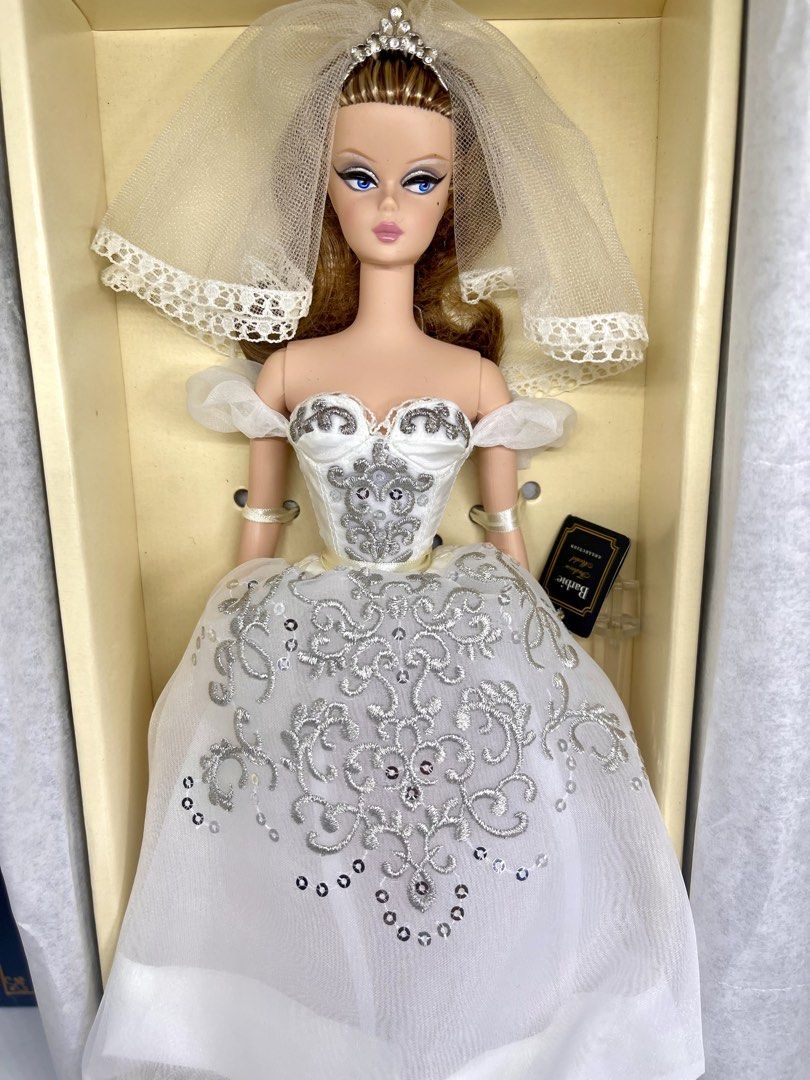 (2013) Barbie silkstone “principessa” (GOLD LABEL) (Category: Figurines & Statues) located in Mandaluyong City. Submitted by yentruoc_420 (Listing ID 1434097135, Image 2). Description: -NRFB .