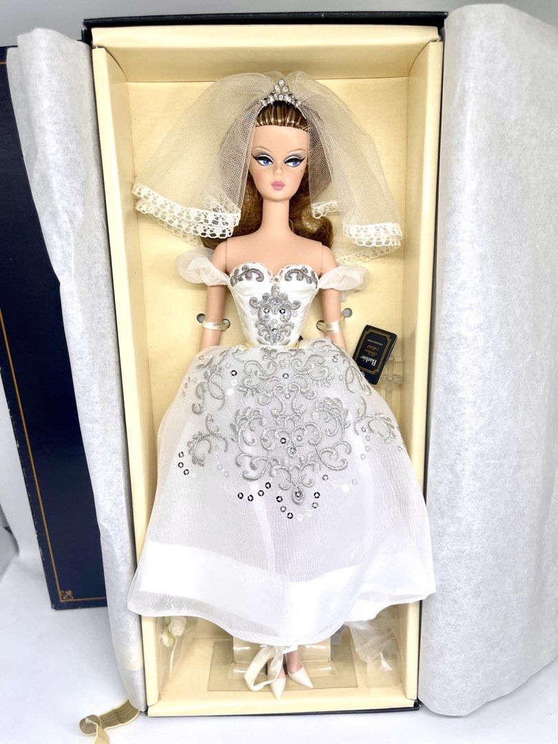 (2013) Barbie silkstone “principessa” (GOLD LABEL) (Category: Figurines & Statues) located in Mandaluyong City. Submitted by yentruoc_420 (Listing ID 1434097135, Image 1). Description: -NRFB .