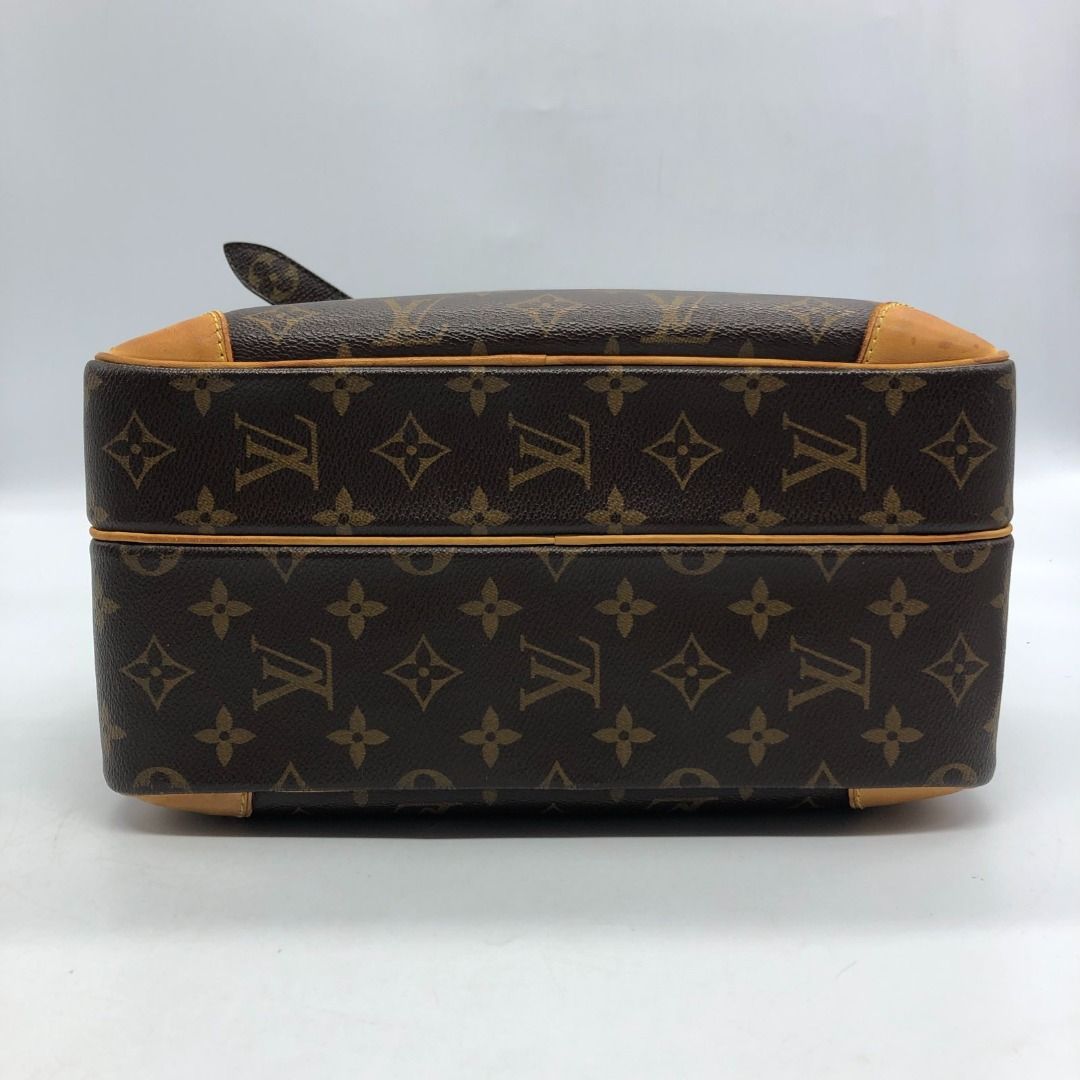 267003106 LOUIS VUITTON BAG MONOGRAM NILE AR1089 (Category: Luxury Bags & Wallets) located in Taguig. Submitted by ecoring.ph (Listing ID 1434001025, Image 3). Description: ◆CONDITION: B- ◆DESCRIPTIONS: (Other defects/info:) OUTER: The body of the bag is scratched, scuffed, stained, and dirty, with press marks and signs of use. The bottom of the bag is also scratched, scuffed, stained, and dirty, with press marks and signs of use. The leather lin