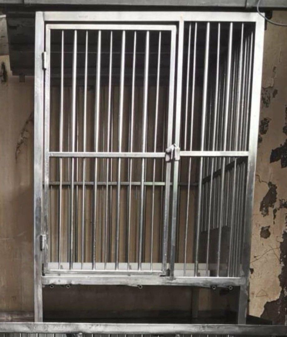 304 Stainless Steel Dog Cage (Category: Homes & Other Pet Accessories) located in Quezon City. Submitted by smai_k (Listing ID 1434092102, Image 1). Description: - Durable 304 stainless steel construction - Secure door with latch - Vertical bars for ventilation and visibility - Designed with a base for easy cleaning - Sturdy and reliable for pet owners -removal roof -adjustable height of legs length 31" width 37" height 43 3/4" .