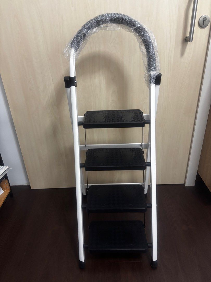 4 step ladder439493323181926401