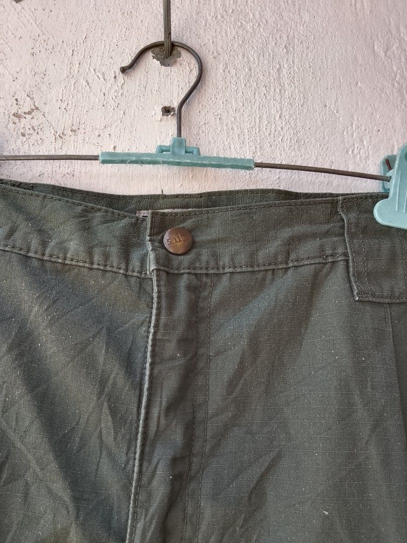 5.11 Tactical Cargo Pants (Category: Jeans) located in Bantayan. Submitted by markjimenez1975557 (Listing ID 1434016738, Image 3). Description: 750 shipped 36-38x44 No pinhole Honest Issue faded stain Condition: vgood Colorate: 9/10 Wearable and presentable - 5.11 Tactical cargo pants - Durable construction - Classic cargo design - Solid green color - Multiple pockets for storage - Button closure - Reinforced knees - Ideal for outdoor activities 