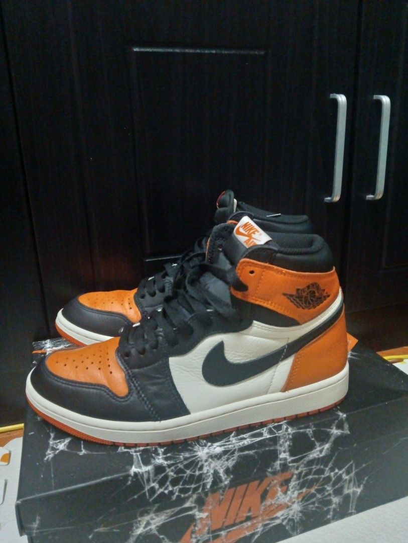 AIR JORDAN 1 HIGH OG SHATTERED BACKBOARD (Category: Sneakers) located in Manila. Submitted by ejay1001 (Listing ID 1434094160, Image 1). Description: FOR SALE ORIGINAL AND AUTHENTIC 💯💎 Air jordan 1 high og shattered backboard 2025 size US 9 condition 9/10💎 5x used 5900 only pasig 📍.