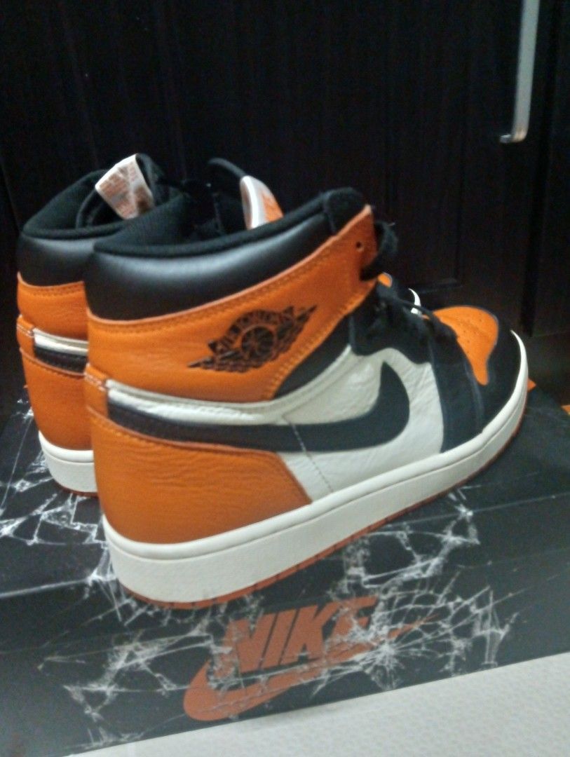 AIR JORDAN 1 HIGH OG SHATTERED BACKBOARD (Category: Sneakers) located in Manila. Submitted by ejay1001 (Listing ID 1434094160, Image 2). Description: FOR SALE ORIGINAL AND AUTHENTIC 💯💎 Air jordan 1 high og shattered backboard 2025 size US 9 condition 9/10💎 5x used 5900 only pasig 📍.