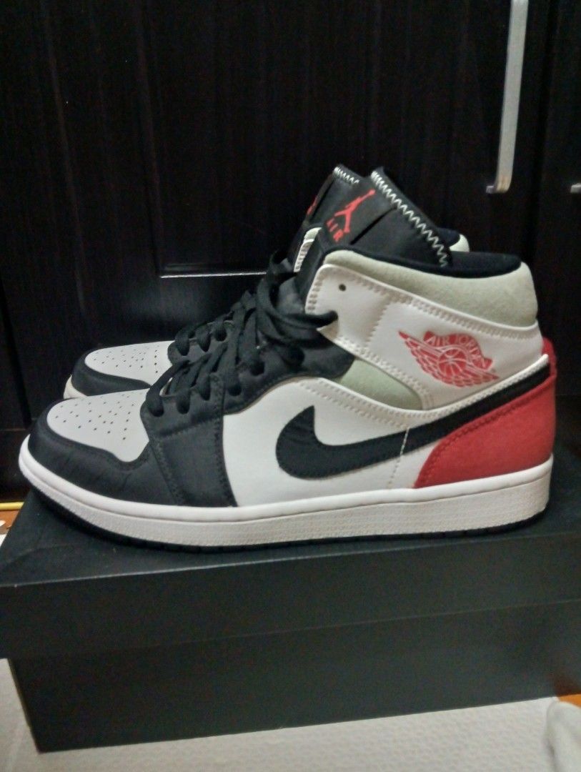 AIR JORDAN 1 MID SE union black toe (Category: Sneakers) located in Manila. Submitted by ejay1001 (Listing ID 1434094916, Image 1). Description: FOR SALE Air jordan 1 mid se UNION BLACK TOE size US 9 condition 9/10💎 isang beses lang nagamit nung nag states lang‼️ 4500 only pasig 📍.