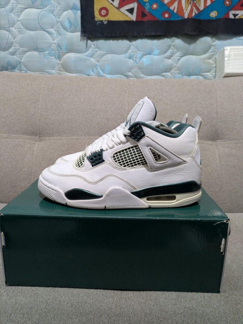 Air Jordan 4 Retro Pine Green (Category: Sneakers) located in Manila. Submitted by neo921 (Listing ID 1434088412, Image 1). Description: - Air Jordan 4 Retro - Colorway: White and Pine Green - Size: US 8 - Features Jumpman logo - Includes original box - Minor wear and tear present.