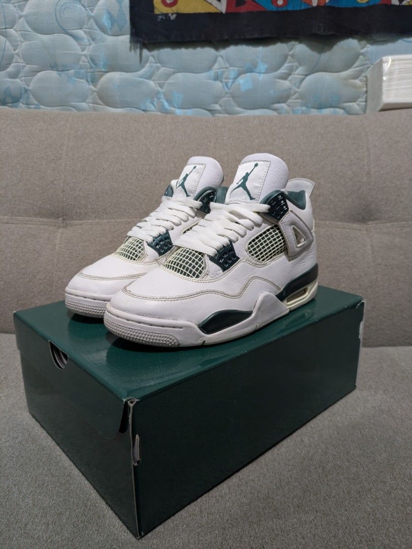 Air Jordan 4 Retro Pine Green (Category: Sneakers) located in Manila. Submitted by neo921 (Listing ID 1434088412, Image 2). Description: - Air Jordan 4 Retro - Colorway: White and Pine Green - Size: US 8 - Features Jumpman logo - Includes original box - Minor wear and tear present.