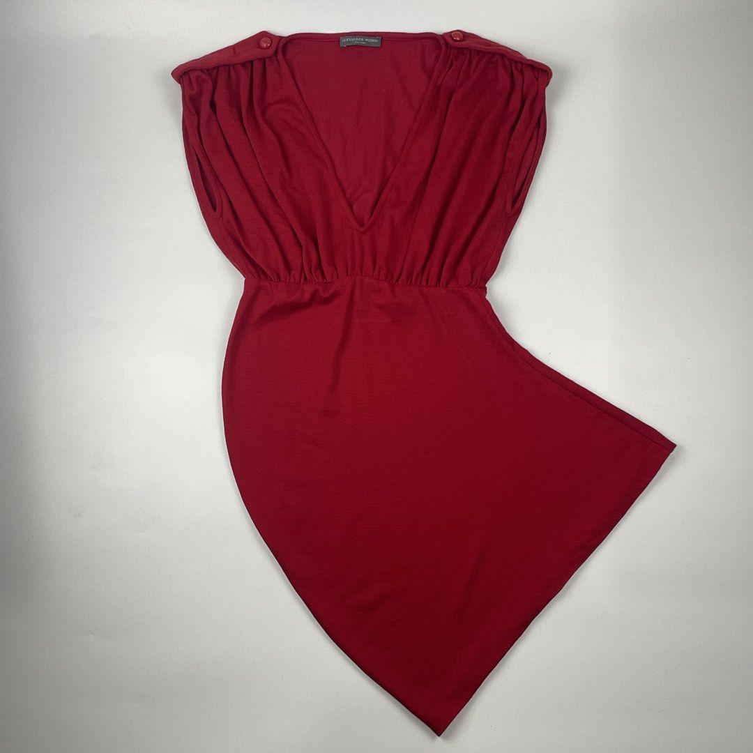 Alexander Mcqueen Draped Asymmetric Top (Category: Luxury Apparel) located in Bacolod City. Submitted by caast.archives (Listing ID 1434112483, Image 1). Description: Alexander Mcqueen Draped Asymmetric Top Authentic Tagged size: 38 Condition: Excellent Flaw: None.