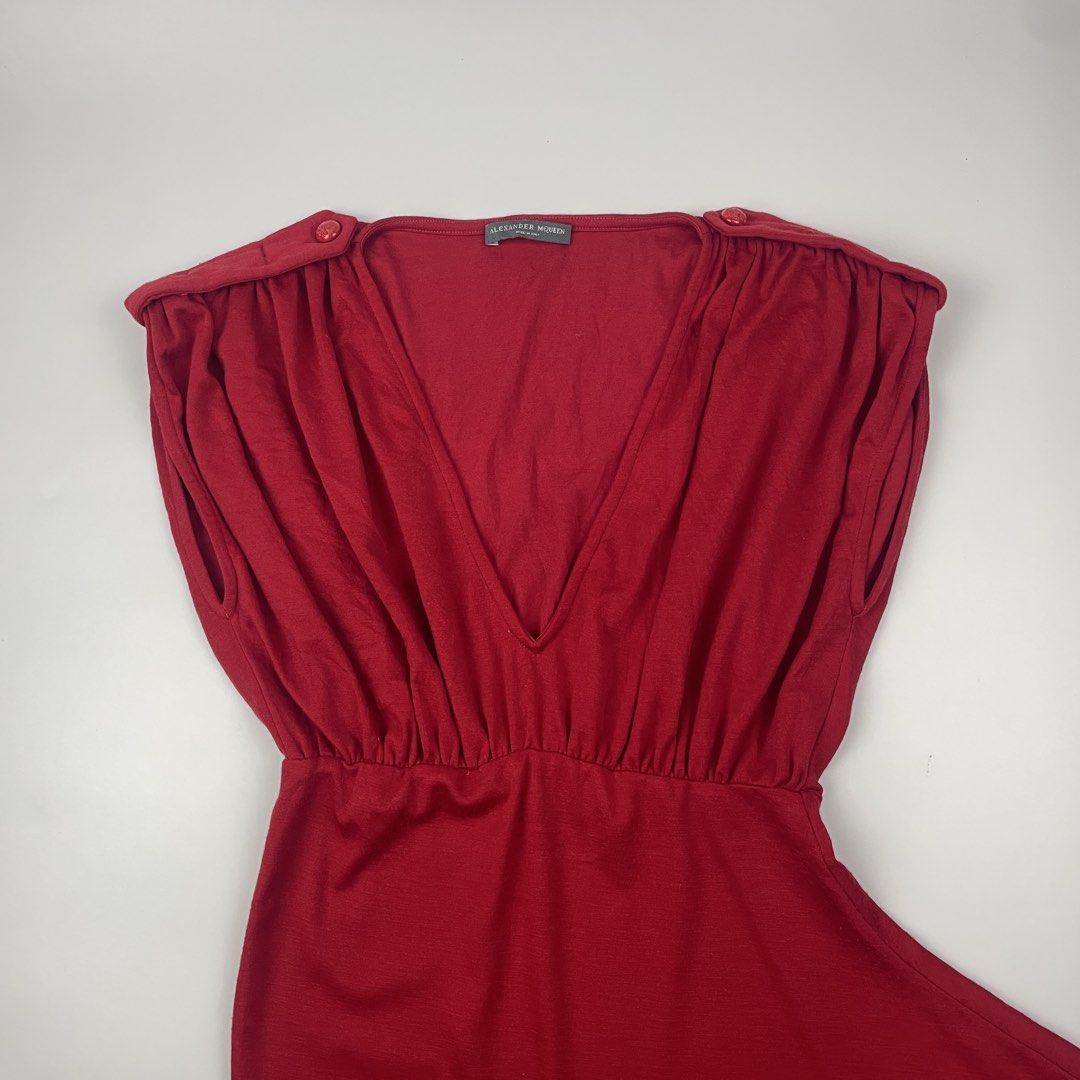 Alexander Mcqueen Draped Asymmetric Top (Category: Luxury Apparel) located in Bacolod City. Submitted by caast.archives (Listing ID 1434112483, Image 2). Description: Alexander Mcqueen Draped Asymmetric Top Authentic Tagged size: 38 Condition: Excellent Flaw: None.