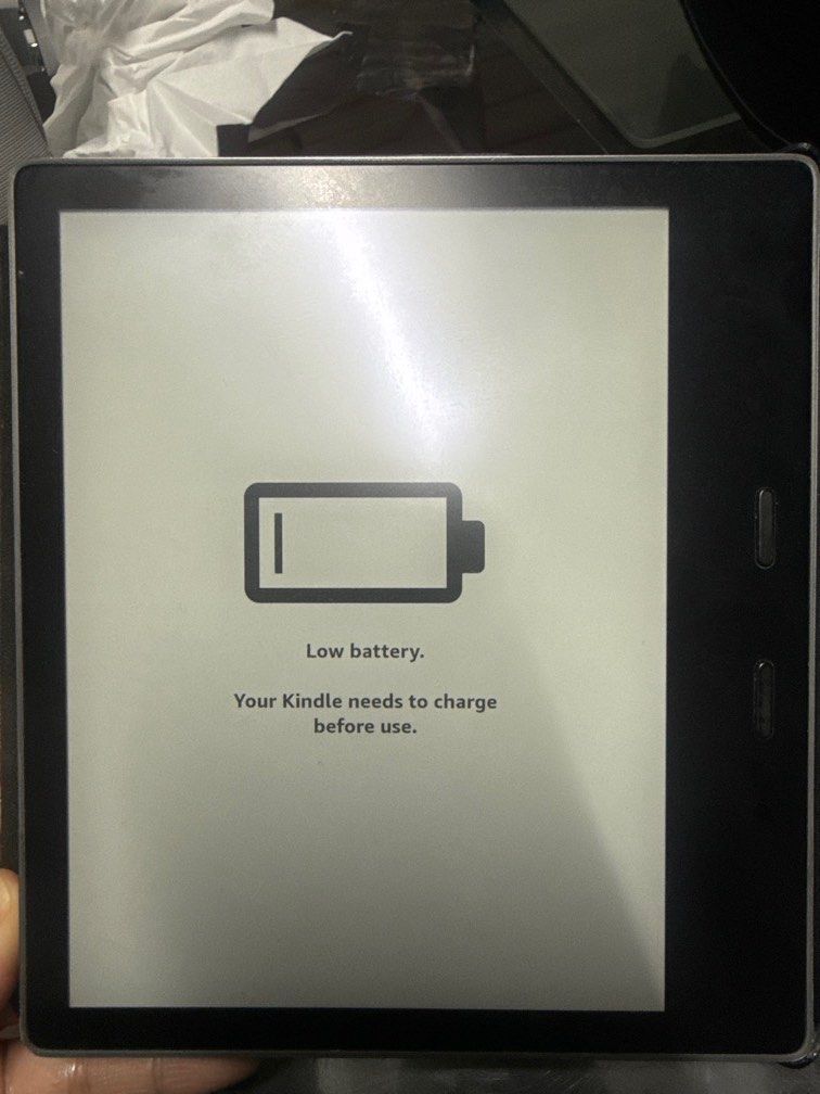 Amazon Kindle Oasis (10th Gen) (Category: E-Readers) located in Paranaque City. Submitted by esprit23 (Listing ID 1434074369, Image 3). Description: Bought from US for around 200 USD Negotiable With case Waterproof.