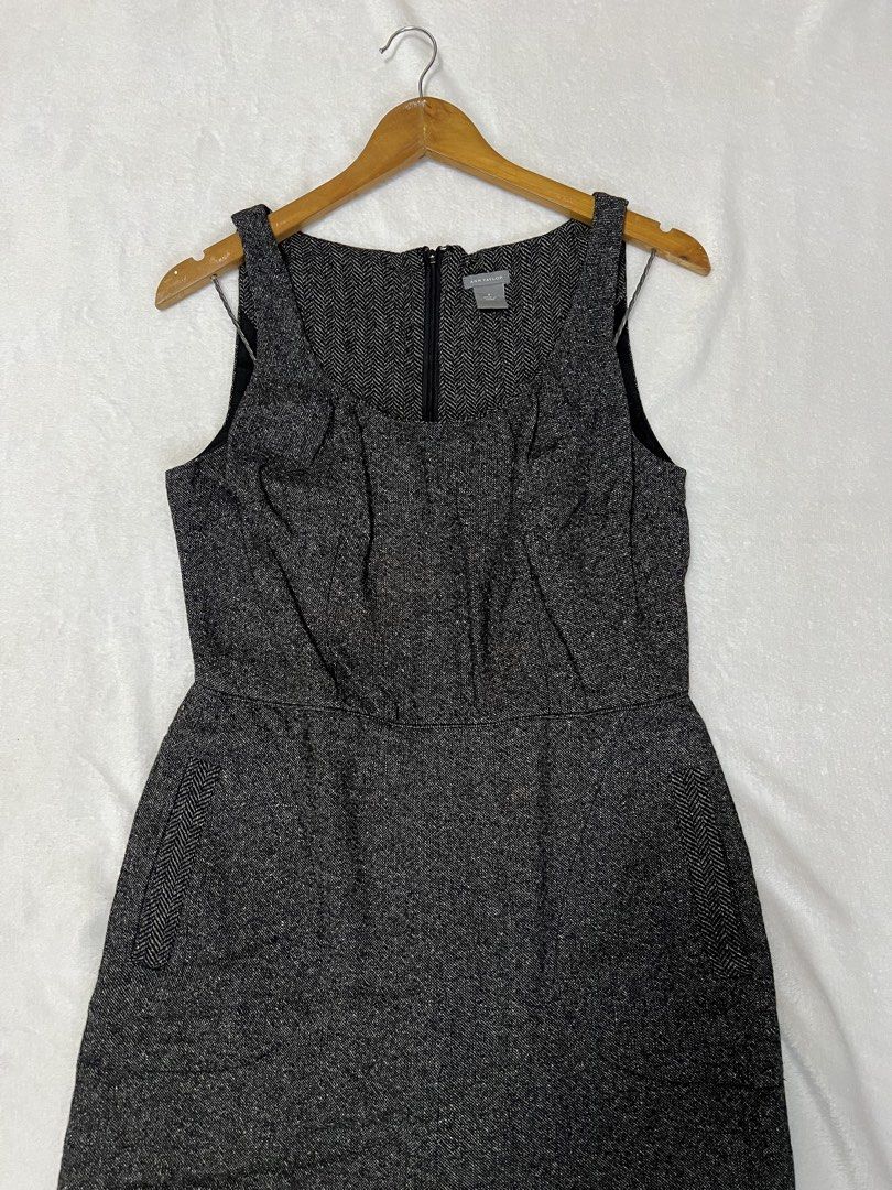 Ann Taylor Sleeveless Dress (Category: Dresses) located in Talisay. Submitted by zstylescollection (Listing ID 1434045034, Image 2). Description: - Ann Taylor sleeveless dress - Size 6 | Medium - Square neckline - Herringbone pattern - Back zipper closure - Two pockets - Perfect for office wear pair it with blazer.