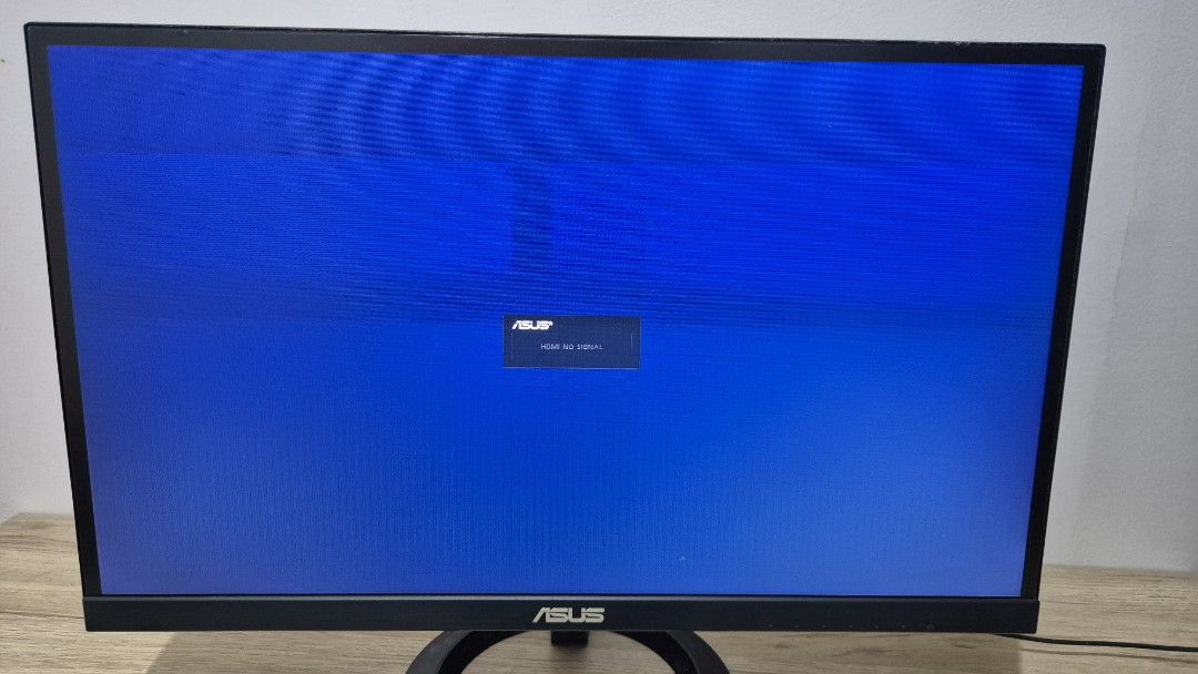 Asus 24" flat monitor (Category: Monitor Screens) located in Pasig City. Submitted by flina.14 (Listing ID 1433994098, Image 2). Description: defect shown on pic. monitor is working but screen has lines already..