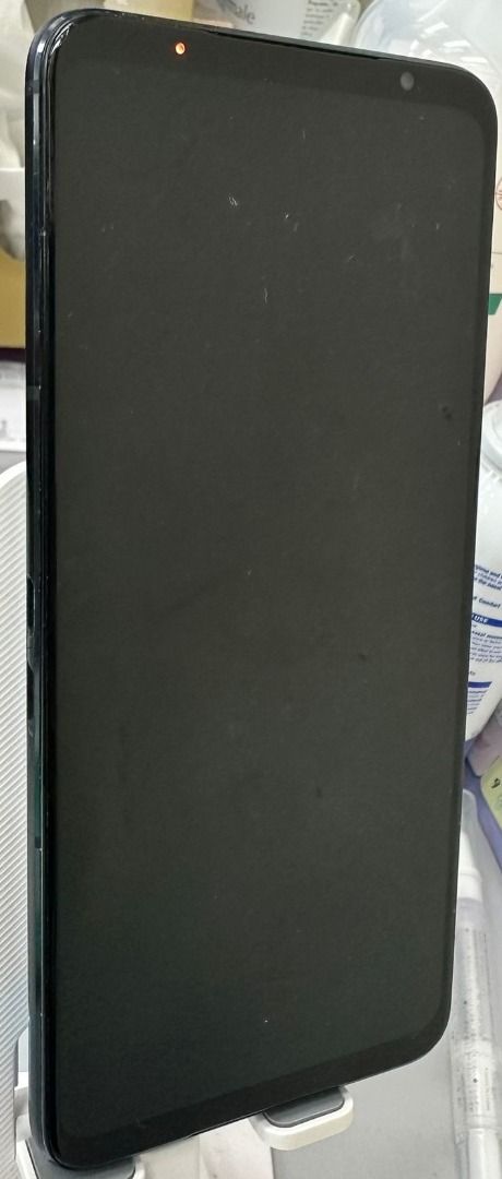 ASUS ROG Phone 5 手機 （分類：Asus 華碩）位於 Hong Kong。 由 yvivim 提交（商品編號 1434006775，圖片 2）。簡介： ASUS ROG Phone 5 手機，白色機身，背面有ROG標誌。手機內建多個應用程式，手機運行Android 13系統。。