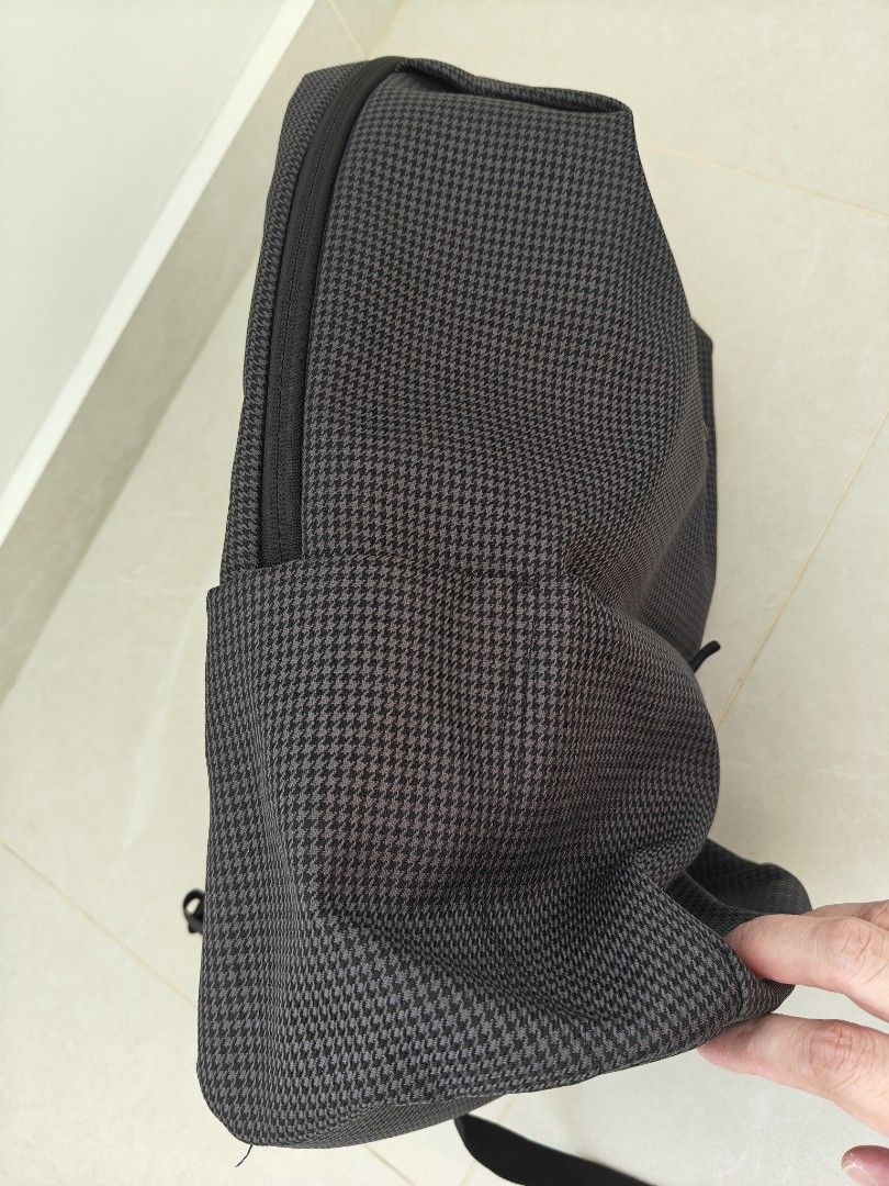 Backpack (Category: Backpacks) located in Singapore. Submitted by man-go (Listing ID 1433985493, Image 4). Description: - Light weight - Stylish pattern - Padded back and straps for comfort - Self collection at MacPherson mrt - slightly nego for fast deal .