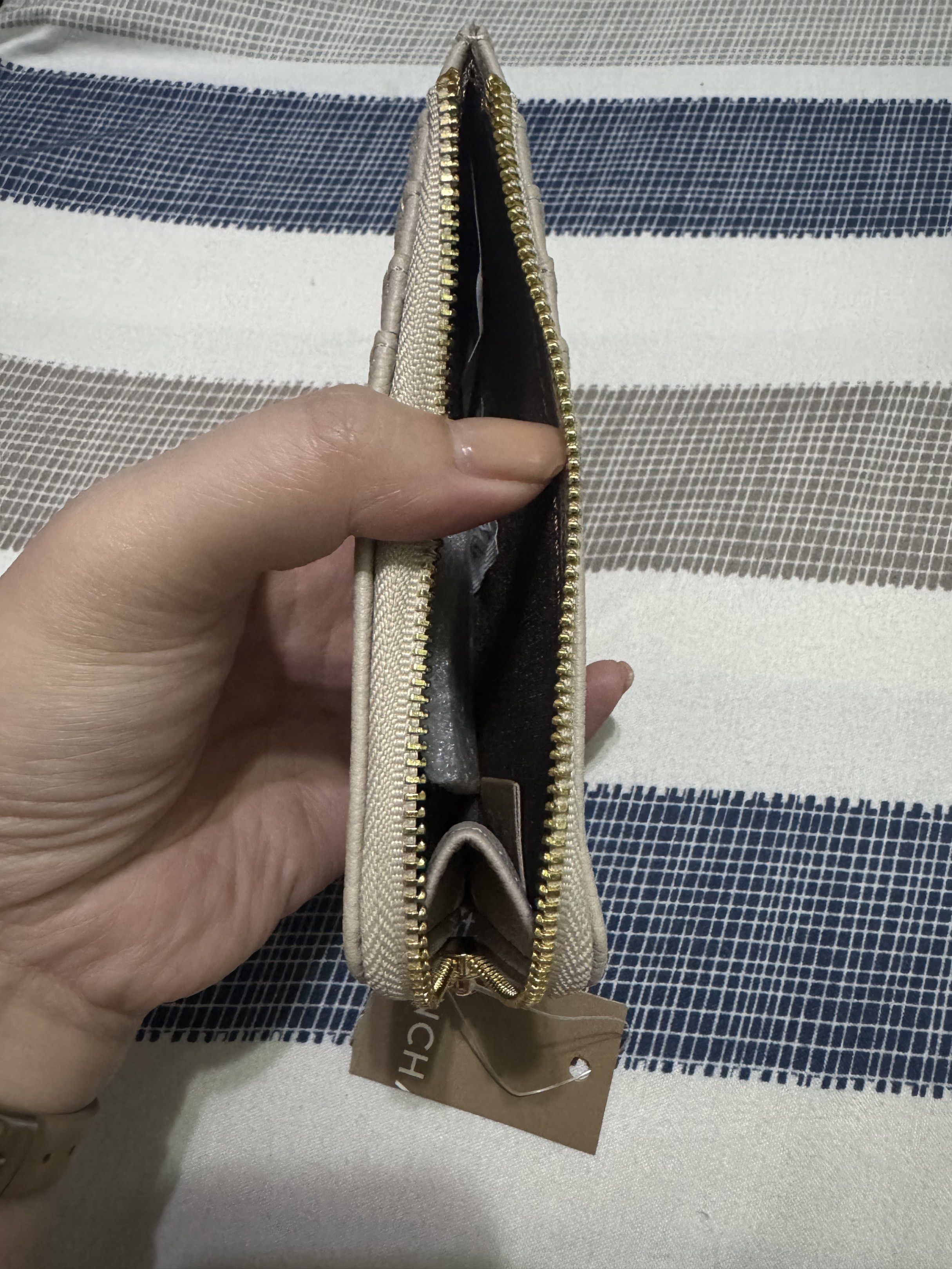 Bench Card Holder Wallet (Category: Wallets & Card holders) located in Manila. Submitted by truffledeclutter (Listing ID 1434147579, Image 2). Description: - Bench card holder wallet - Sleek design - Multiple card slots - Zippered compartment - Neutral color - Compact and convenient - Includes brand tag - Perfect for everyday use.