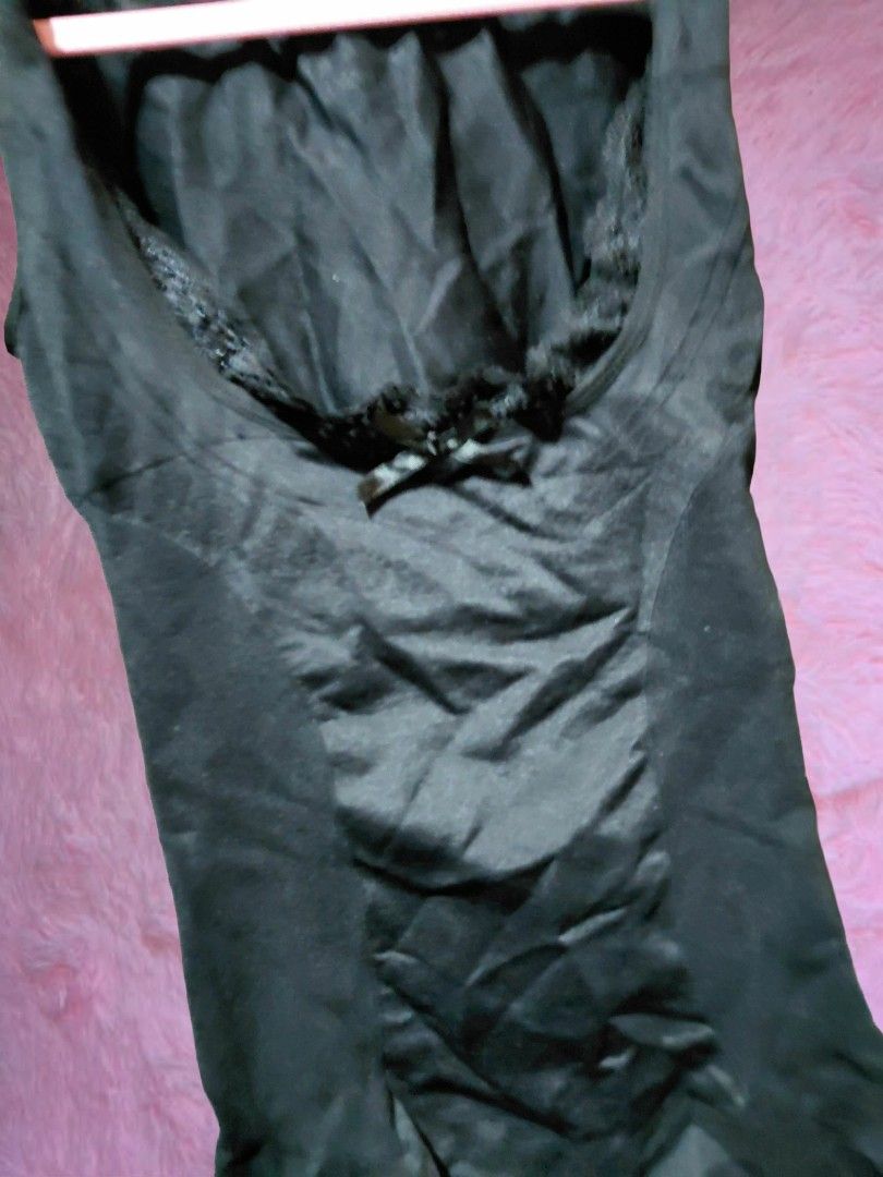 Black Top with Lace Detail (Category: Sleeveless) located in Agdangan. Submitted by eyaaaa_10 (Listing ID 1433996018, Image 2). Description: - Elegant black satin top - Scoop neckline with delicate lace trim and bow - Fitted silhouette - Slightly flared hem - Smooth, shiny fabric - Perfect for special occasions.