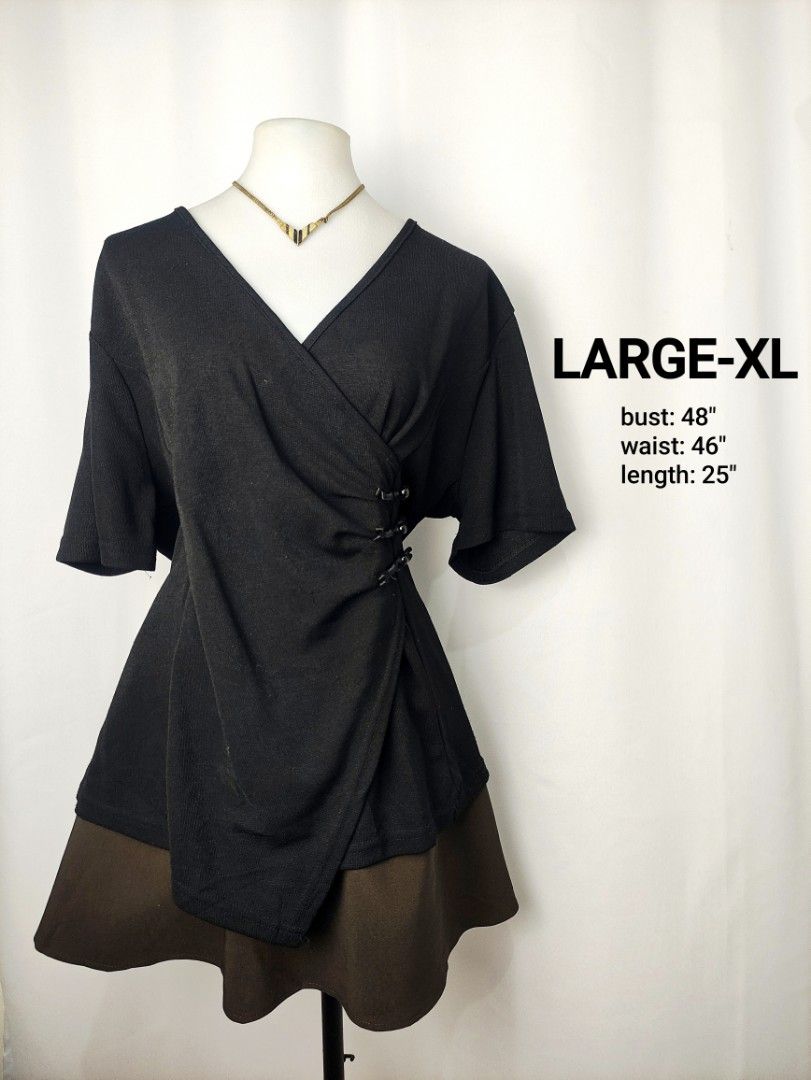 Black Vneck Blouse Top (Category: Blouses) located in Caloocan City. Submitted by happystar.e0dc1b (Listing ID 1434092969, Image 1). Description: ⚠️PLEASE CLICK THE IMAGE TO SEE THE SIZE⚠️ FB PAGE: IPPEUNI AGASSI Location: Caloocan City ❌ No haggling ❌ No when worn ❌ No "more pics" ❌ No flaws, unless stated ❌ Request for specific measurements of neck, arm, shoulder etc will not be entertained.