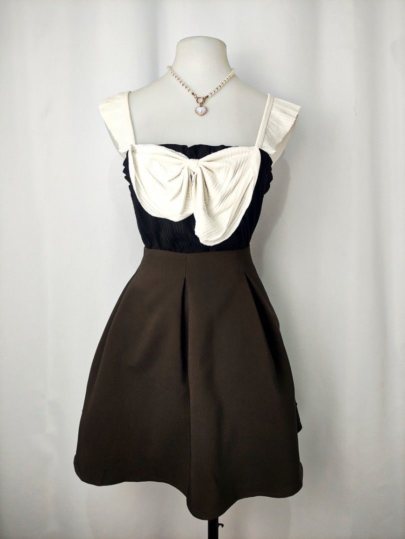 Black White Bow Sleeveless Top Dress (Category: Sleeveless) located in Caloocan City. Submitted by happystar.e0dc1b (Listing ID 1434091142, Image 2). Description: ⚠️PLEASE CLICK THE IMAGE TO SEE THE SIZE⚠️ FB PAGE: IPPEUNI AGASSI Location: Caloocan City ❌ No haggling ❌ No when worn ❌ No "more pics" ❌ No flaws, unless stated ❌ Request for specific measurements of neck, arm, shoulder etc will not be entertained.