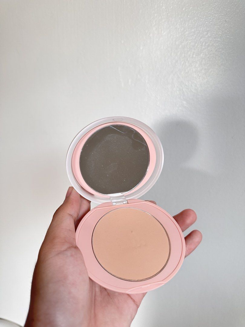 blk Soft Blur Powder Foundation - Linen (Category: Makeup) located in Sorsogon. Submitted by declutter.sandie (Listing ID 1434065173, Image 3). Description: - blk Soft Blur Powder Foundation in Linen shade - Pink, round compact with mirror - Light beige powder color - Features the blk logo - has puff Rfs: not my shade pala Used it like 1-2 times lang.