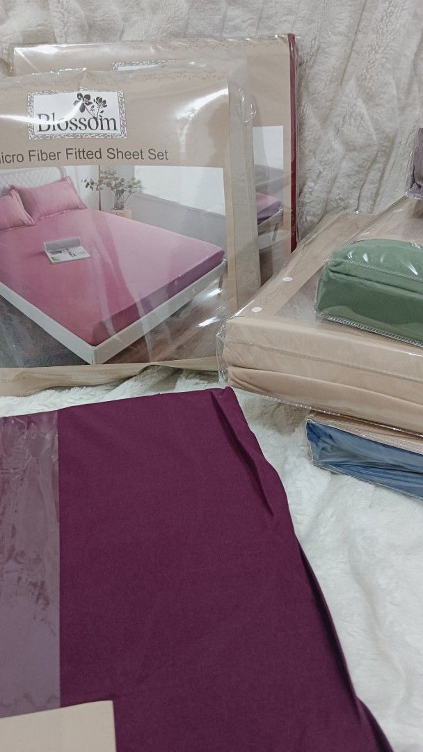 Blossom Micro Fiber King Size Bed Sheet Set (Category: Bedding & Towels) located in Manila. Submitted by masterlei (Listing ID 1434120602, Image 3). Description: - King size 3-in-1 bedsheet set - Brand: Blossom - Includes: Garterized bedsheet and 2 pillowcases - Available Colors: Various - Price: ₱399 per set - Material: Microfiber.