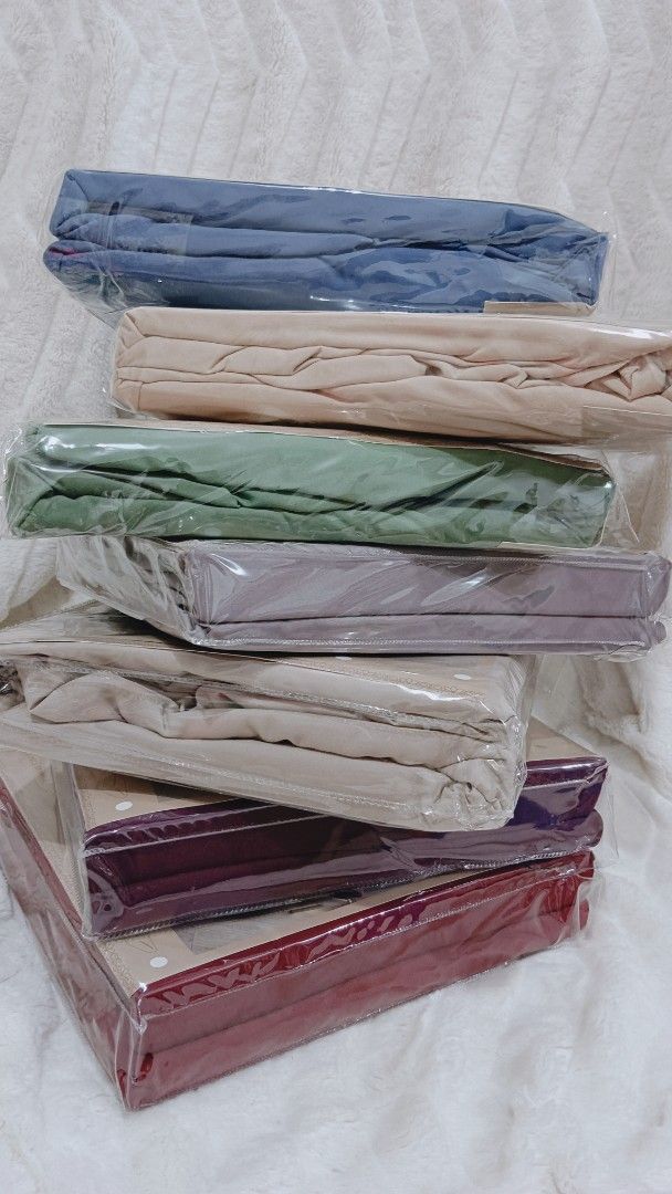 Blossom Micro Fiber King Size Bed Sheet Set (Category: Bedding & Towels) located in Manila. Submitted by masterlei (Listing ID 1434120602, Image 2). Description: - King size 3-in-1 bedsheet set - Brand: Blossom - Includes: Garterized bedsheet and 2 pillowcases - Available Colors: Various - Price: ₱399 per set - Material: Microfiber.